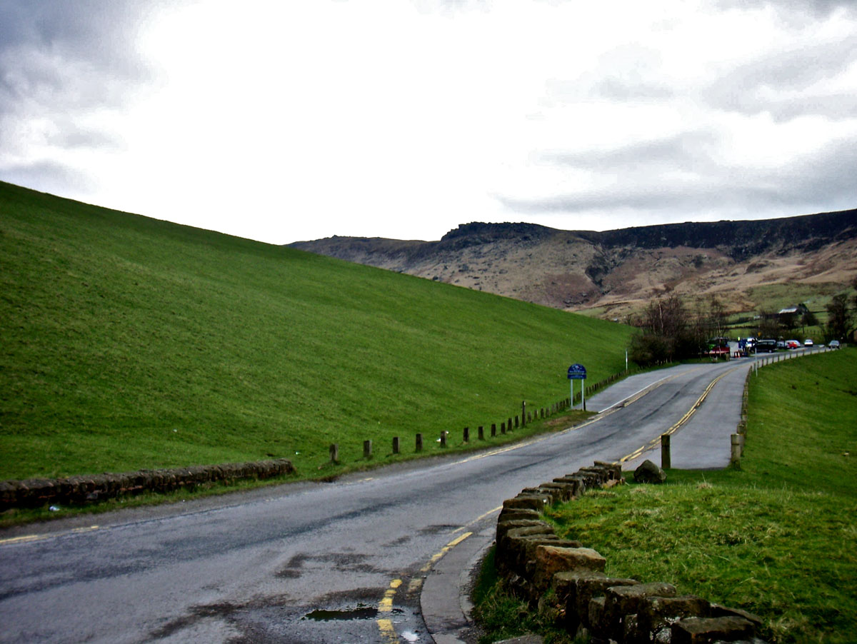 Hiking round dovestones